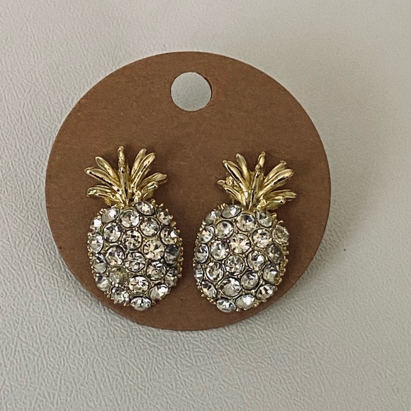 Elegant Gold Pineapple Earrings - Picture 3 of 7
